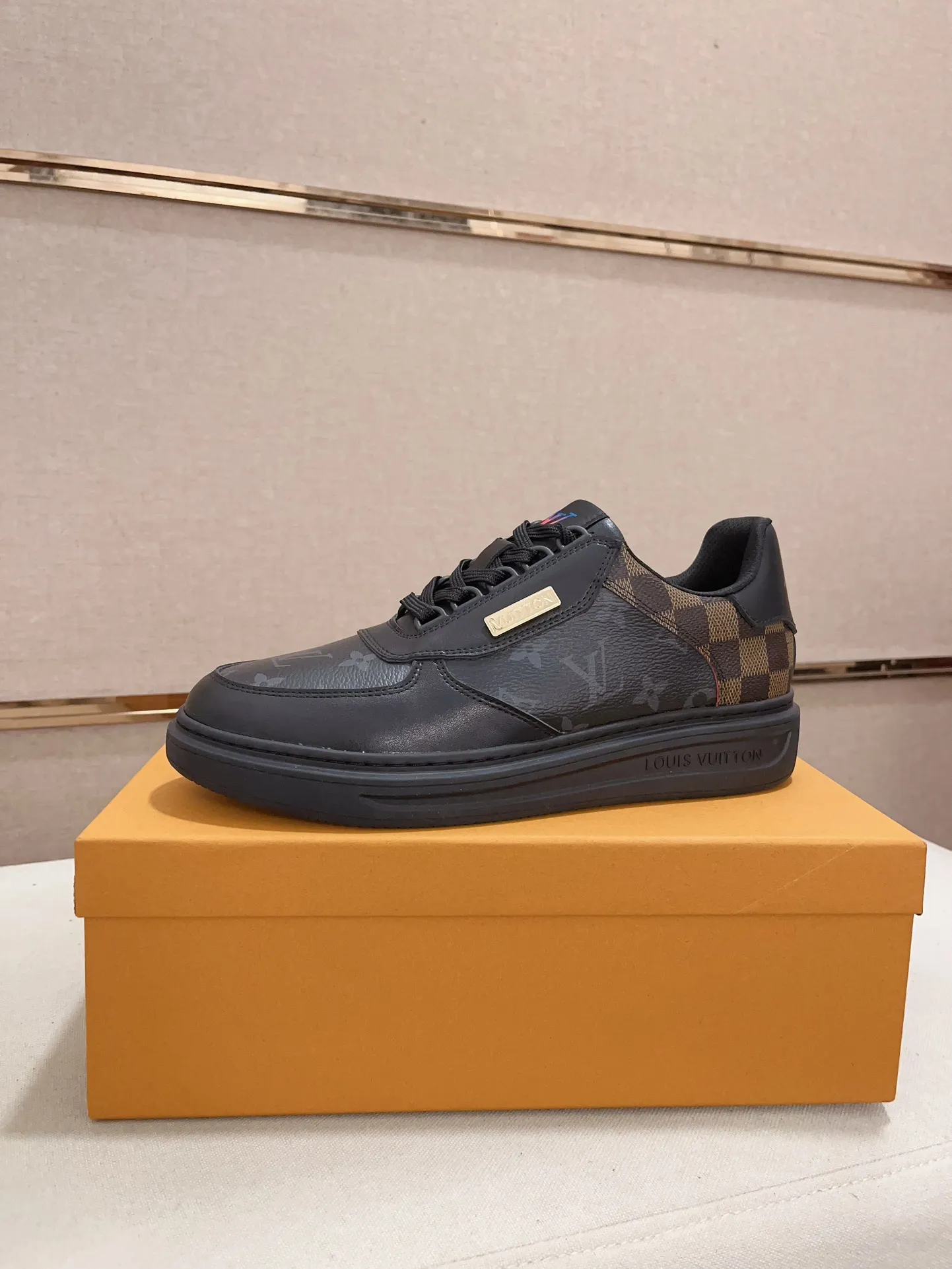 Men's shoes💰 400💰Louis Vuitton (Louis Vuitton/LV top 🔍🔍new model is on sale at the same time at the counter, upper 🇮🇹 imported first-layer cowhide from Italy, fully imported sheepskin lining 💪💪, completely 1⃣️ to 1⃣️ replica 🇮🇹💪💪 , ⚠Sole: Original sole provided by the original factory, exclusive movable molded sole, super comfortable, ⚠Original factory goods, 🔍🔍high quality, can be entered and exited the counter at will, welcome to compare⚠Code number: 38-44 (45 can be customized).